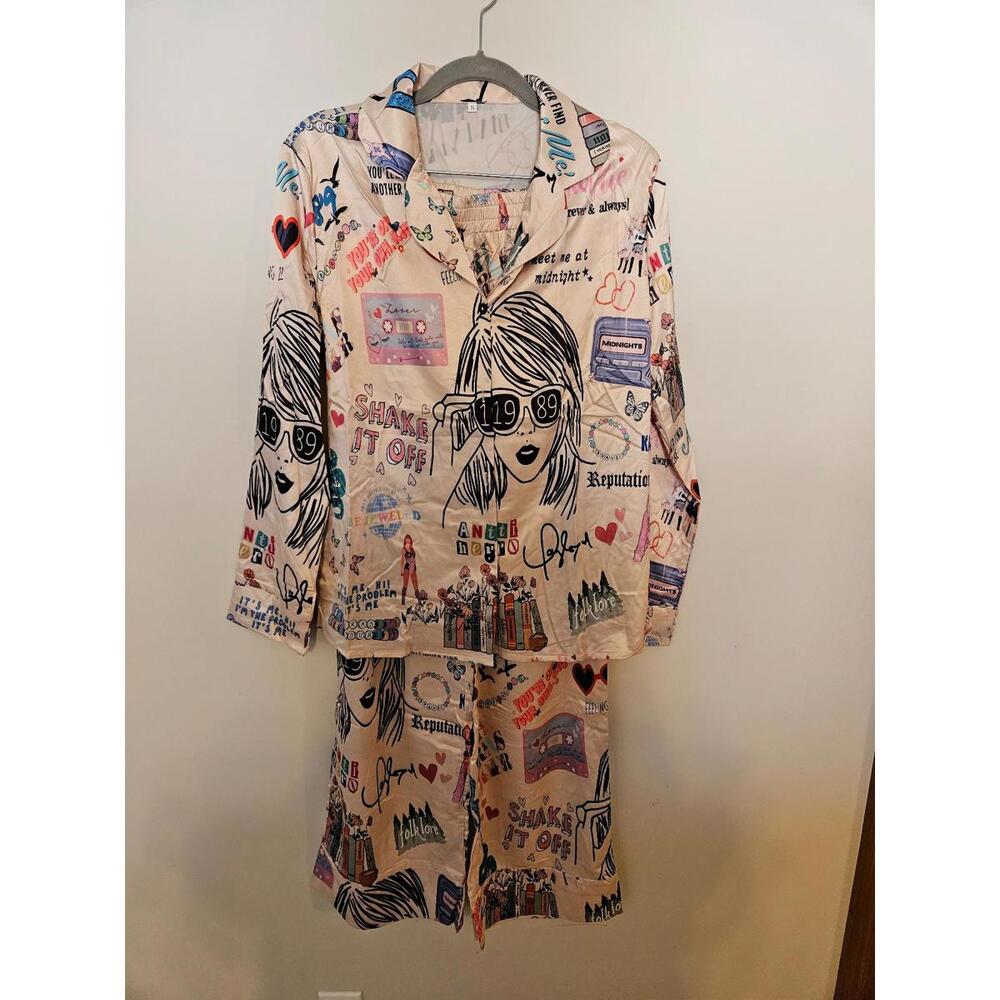 Taylor Swift Silky Satin Pajamas Set  Size Large - NWOT